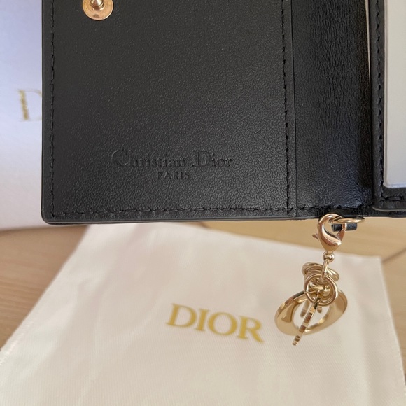 Brand New Authentic Christian Dior Charm Lady Dior Flap Card Wallet - Picture 3 of 4
